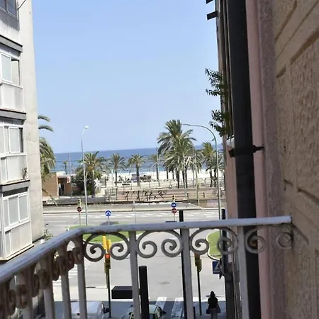 Centric House 100m From The Beach *