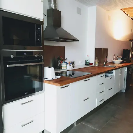 Centric House 100m From The Beach